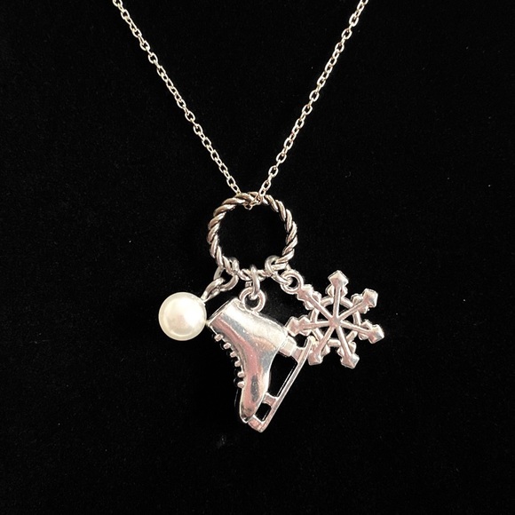 Ice Skate Charm Necklace Snowflake - Picture 2 of 6
